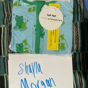 Little sleepies leaping love